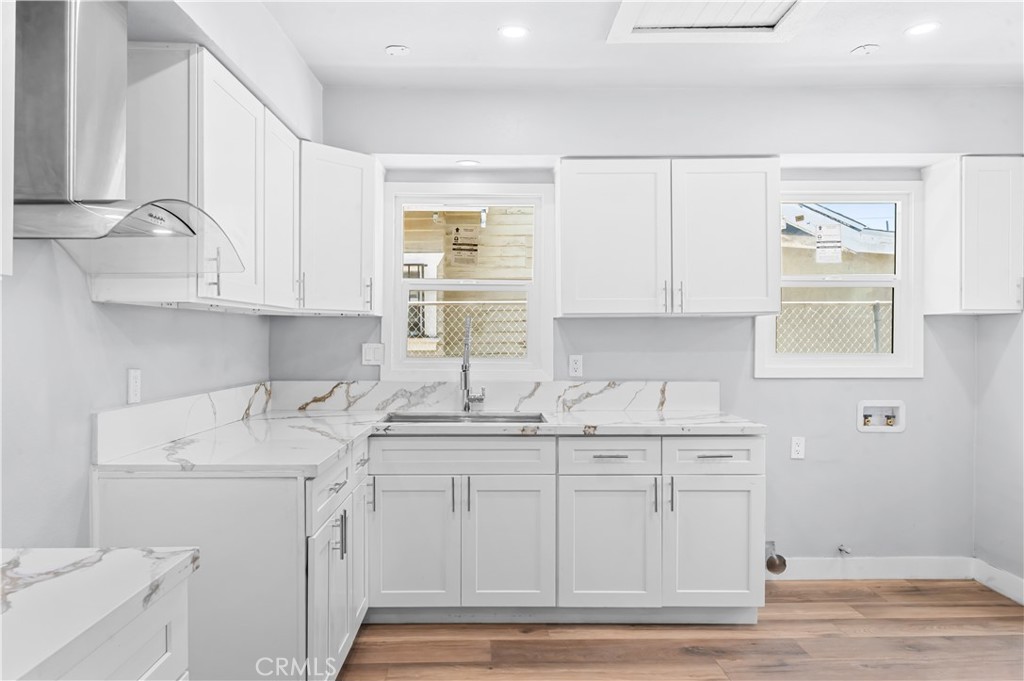 941 W 55th Street Property Photo 17
