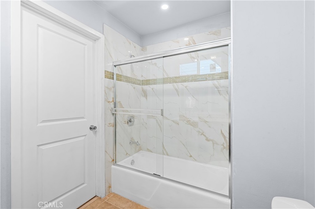 941 W 55th Street Property Photo 27