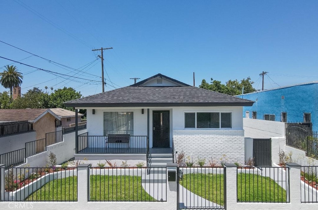 1839 W 35th Place Property Photo 1