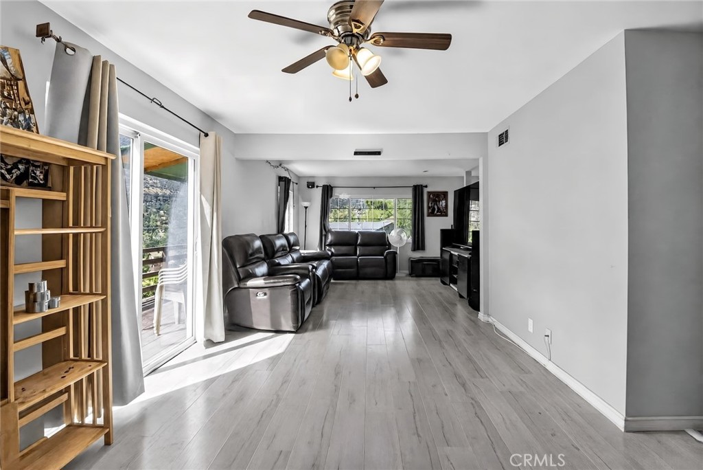 3521 San Fernando Property Photo 6