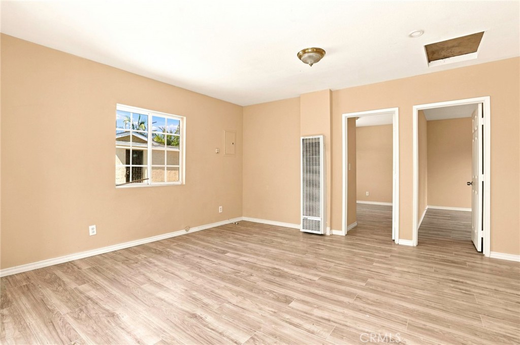 652 W 87th Property Photo 9