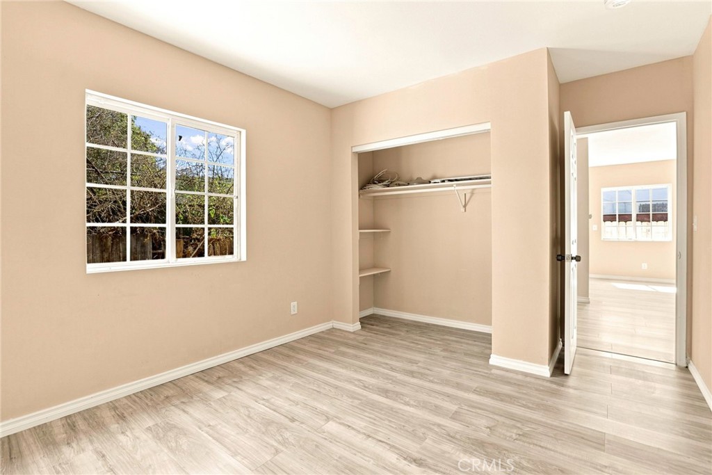 652 W 87th Property Photo 15