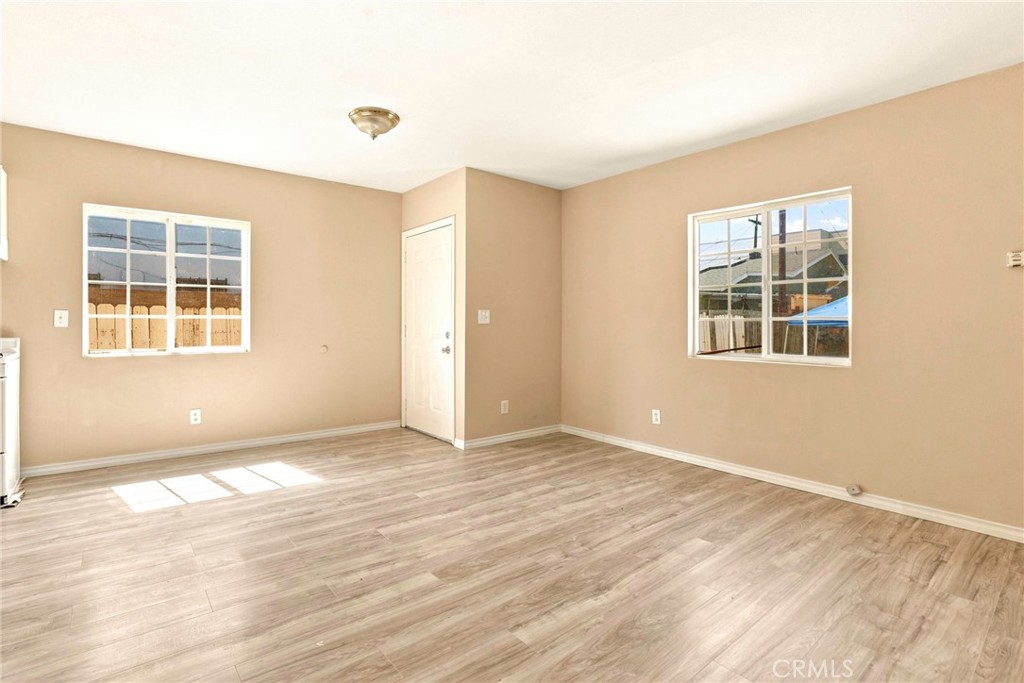 652 W 87th Property Photo 17