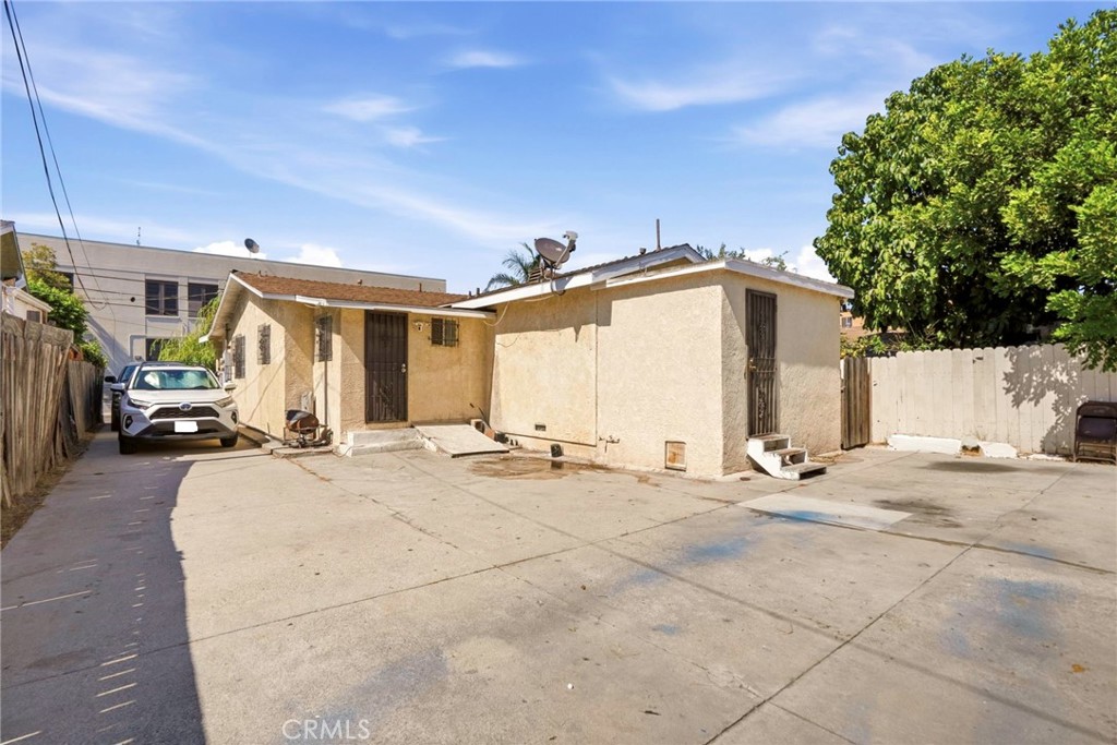 652 W 87th Property Photo 18