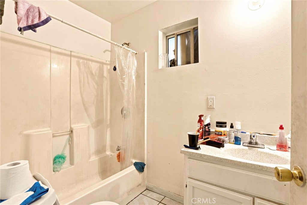 652 W 87th Property Photo 29