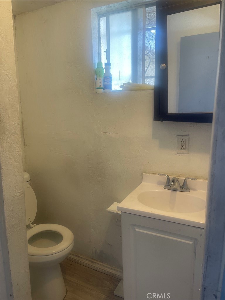 652 W 87th Property Photo 32