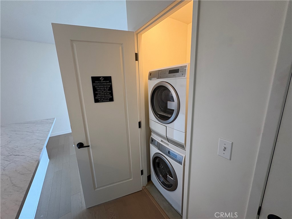 1050 S Grand 1003 Property Photo 10