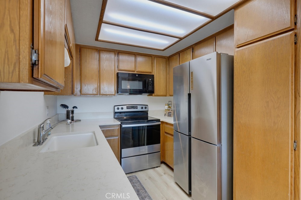 640 N Brea 68 Property Photo 4