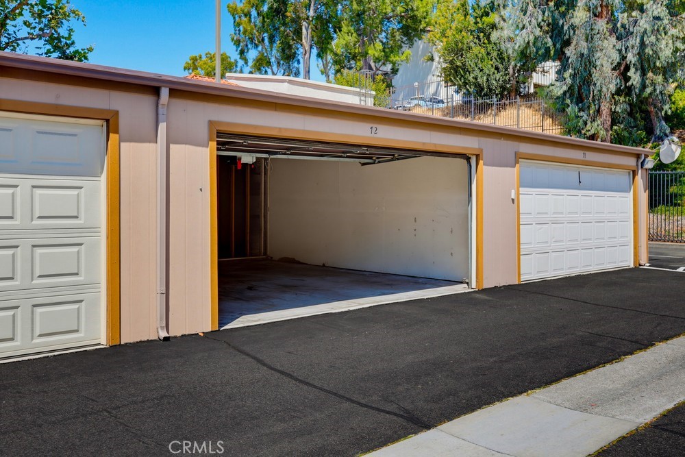640 N Brea 68 Property Photo 33