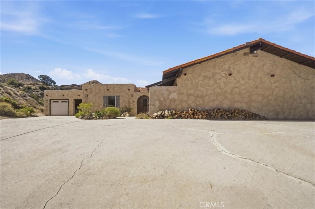 54026 Ridge Rd Property Photo 2