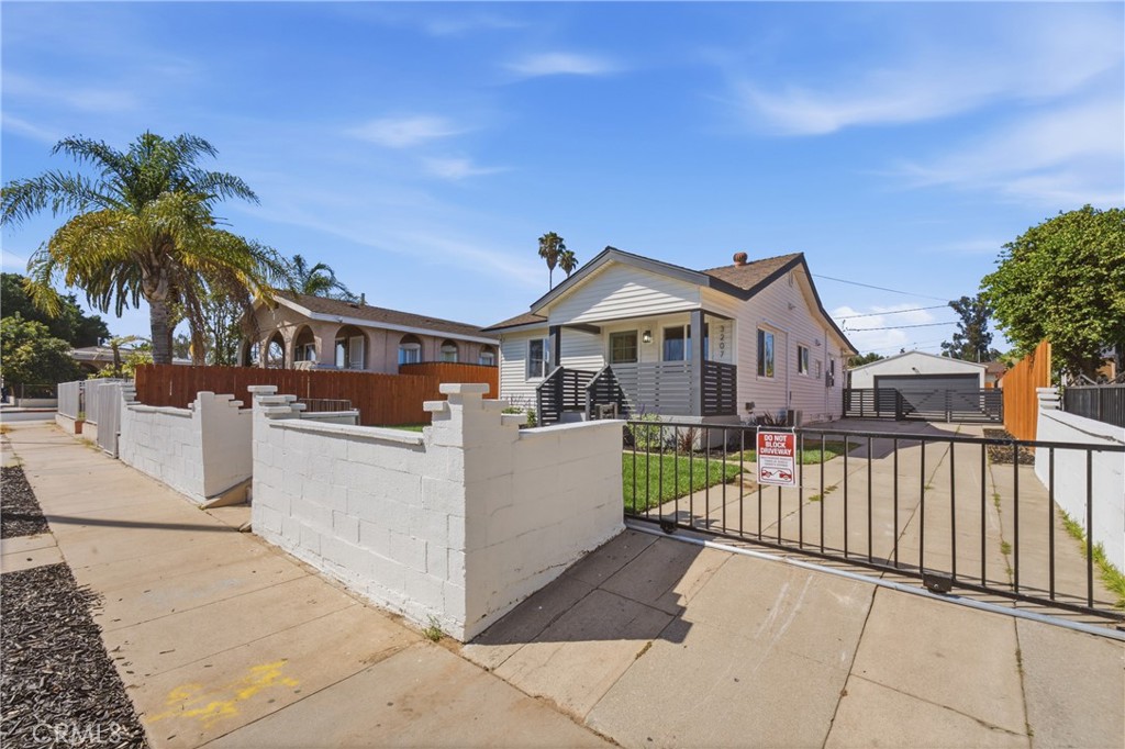 3207 Garnet Property Photo 4