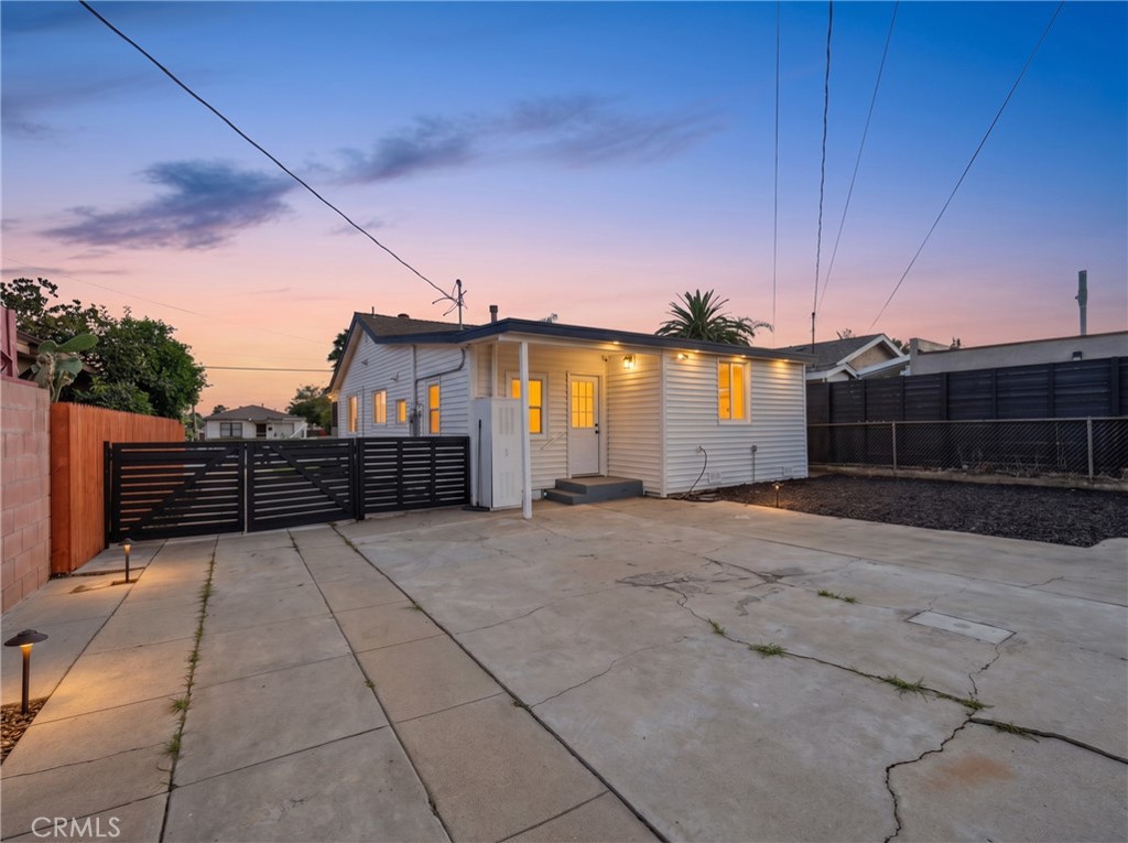 3207 Garnet Property Photo 5