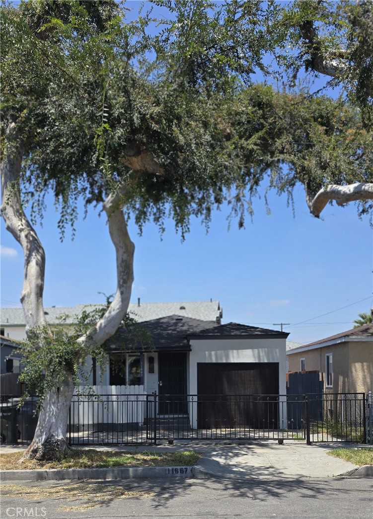 11667 Elm Property Photo 2