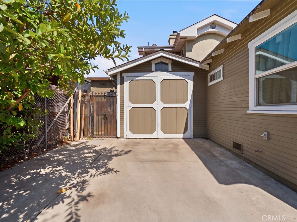 1164 Mentone Property Photo 3