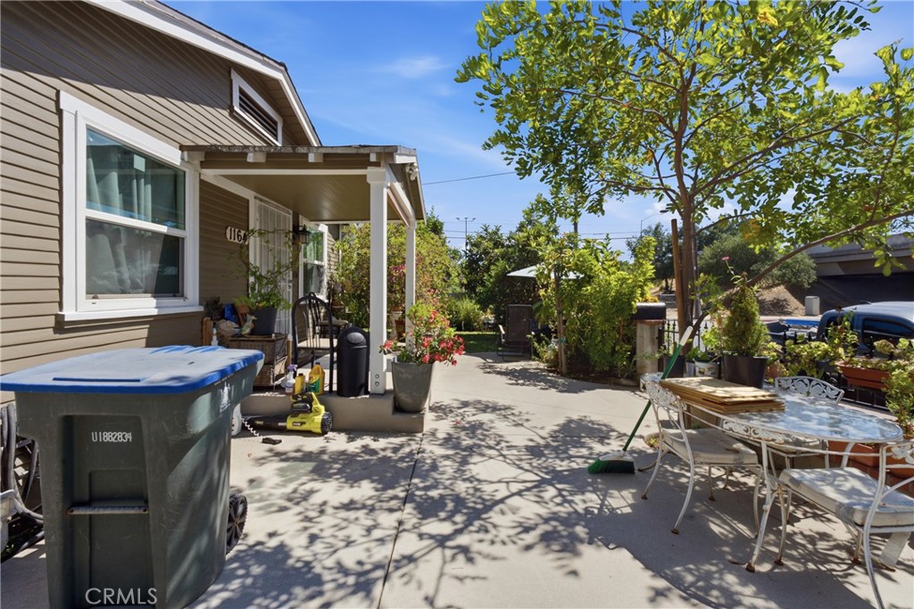 1164 Mentone Property Photo 8
