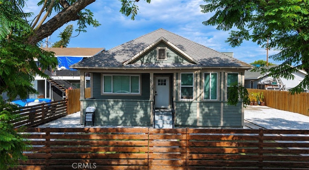 2130 Elm Property Photo 2