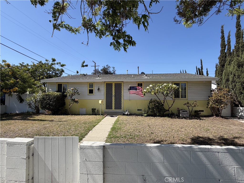 649 W Woodcrest Property Photo 1