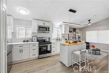 1850 W Orangethorpe Property Photo 8