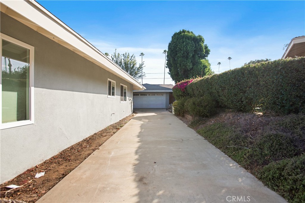 1185 La Subida Court Property Photo 26