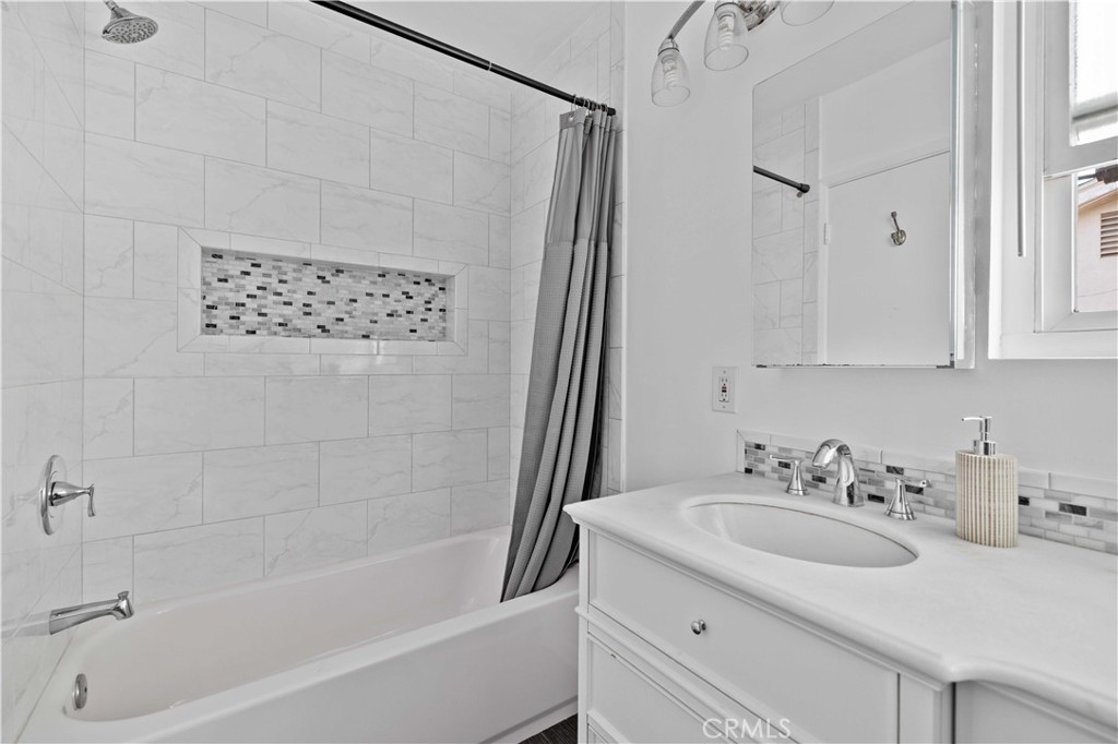 1227 E 1st 2f Property Photo 11