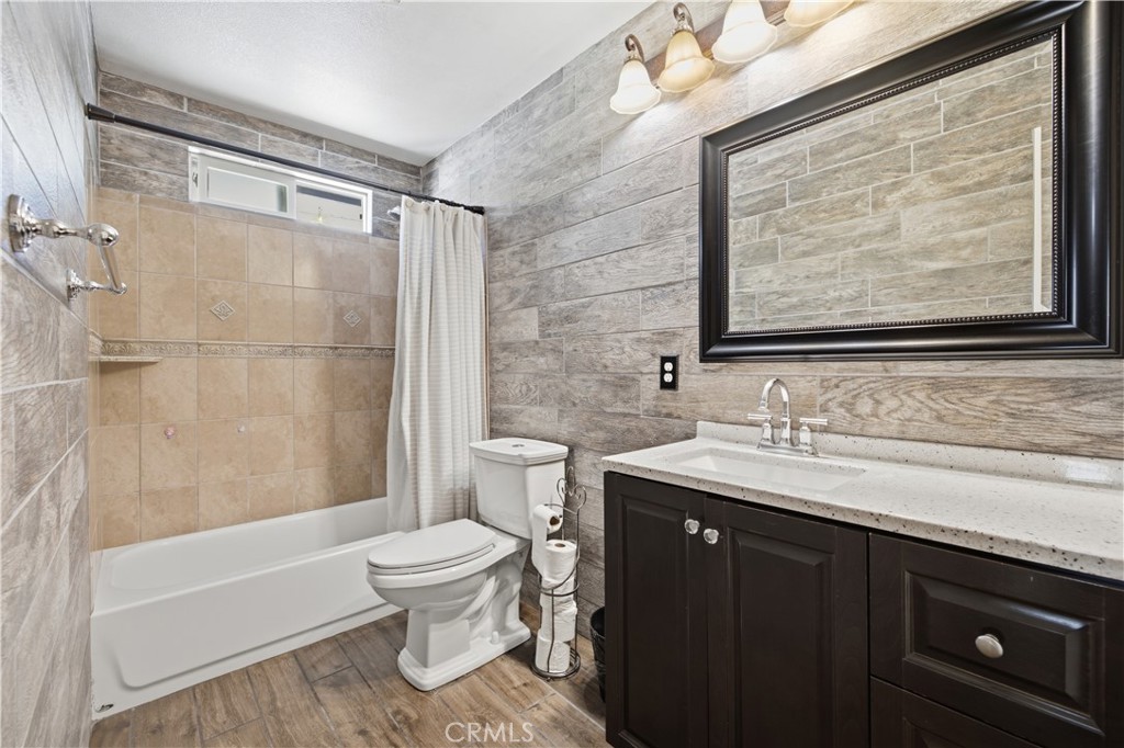 2851 Pleasant St Property Photo 30