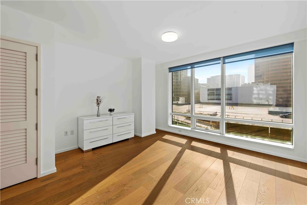 877 Francisco 517 Property Photo 5