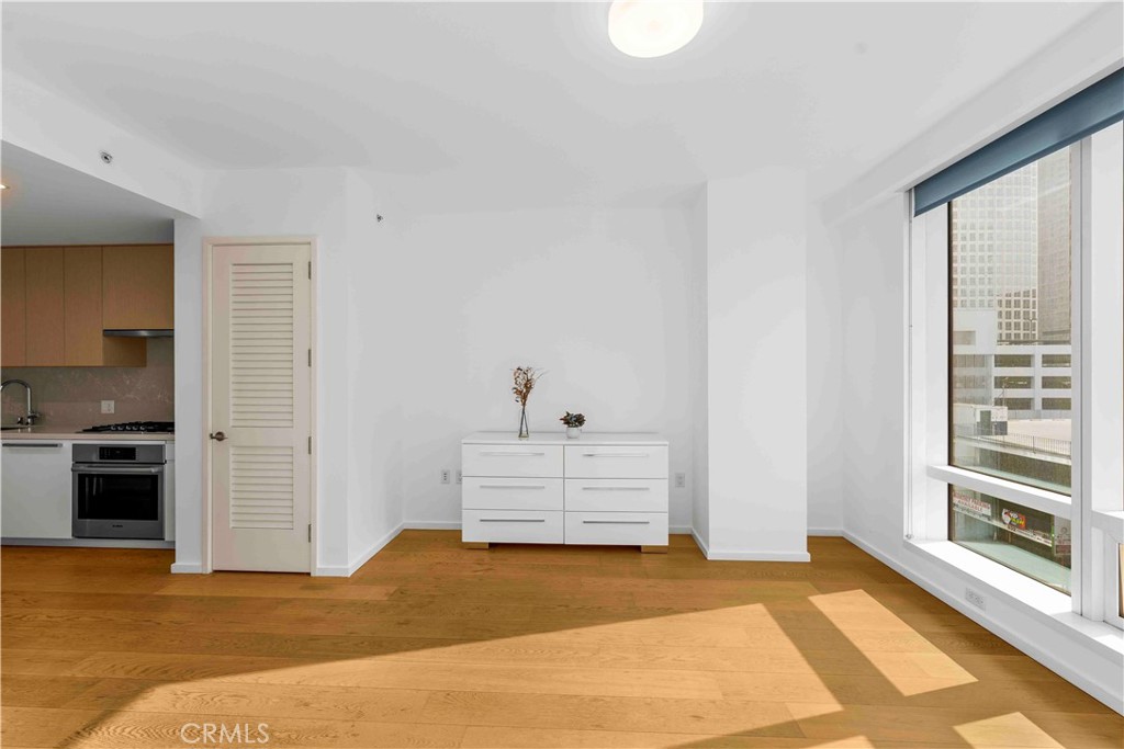 877 Francisco 517 Property Photo 6