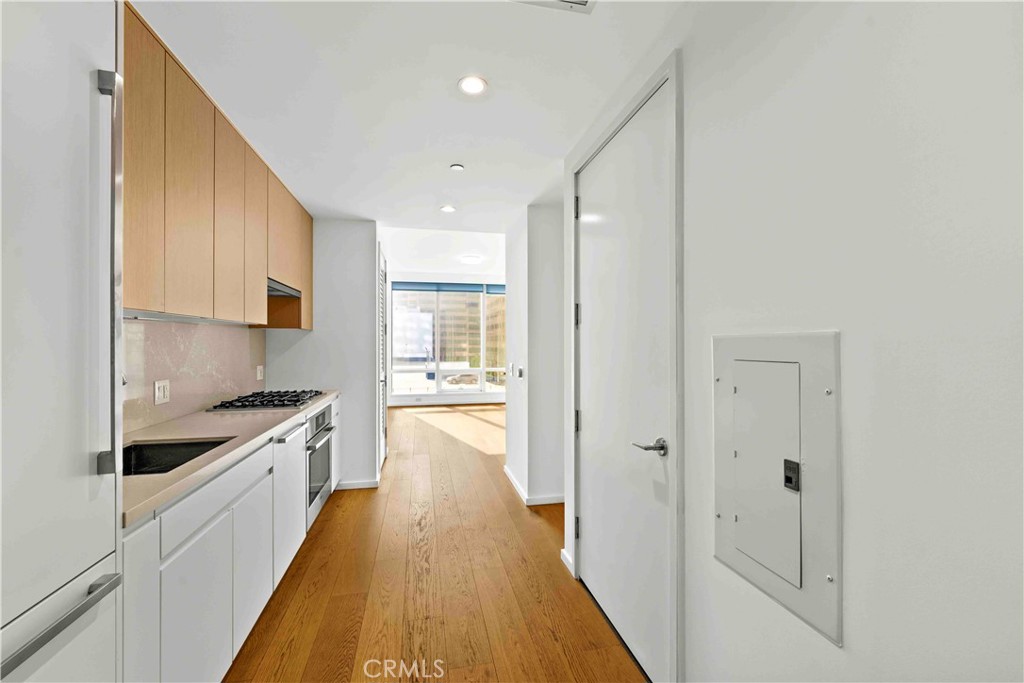 877 Francisco 517 Property Photo 7