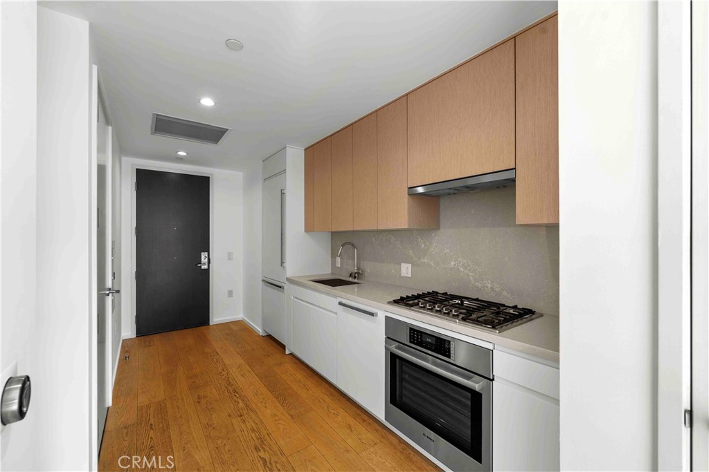 877 Francisco 517 Property Photo 8