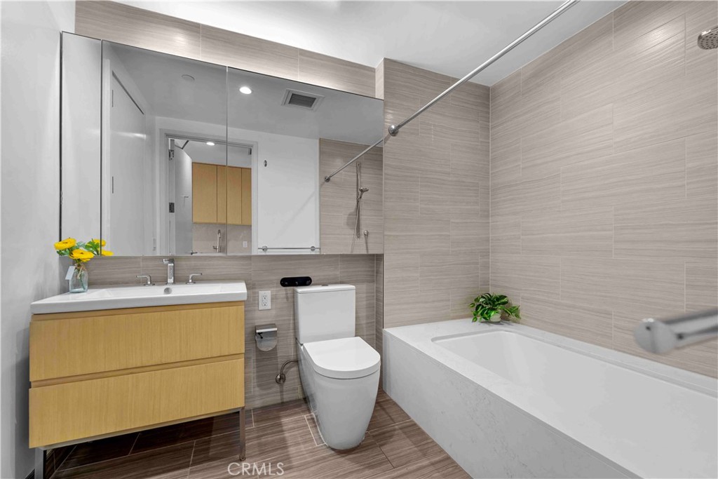 877 Francisco 517 Property Photo 11