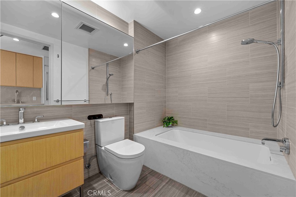 877 Francisco 517 Property Photo 12