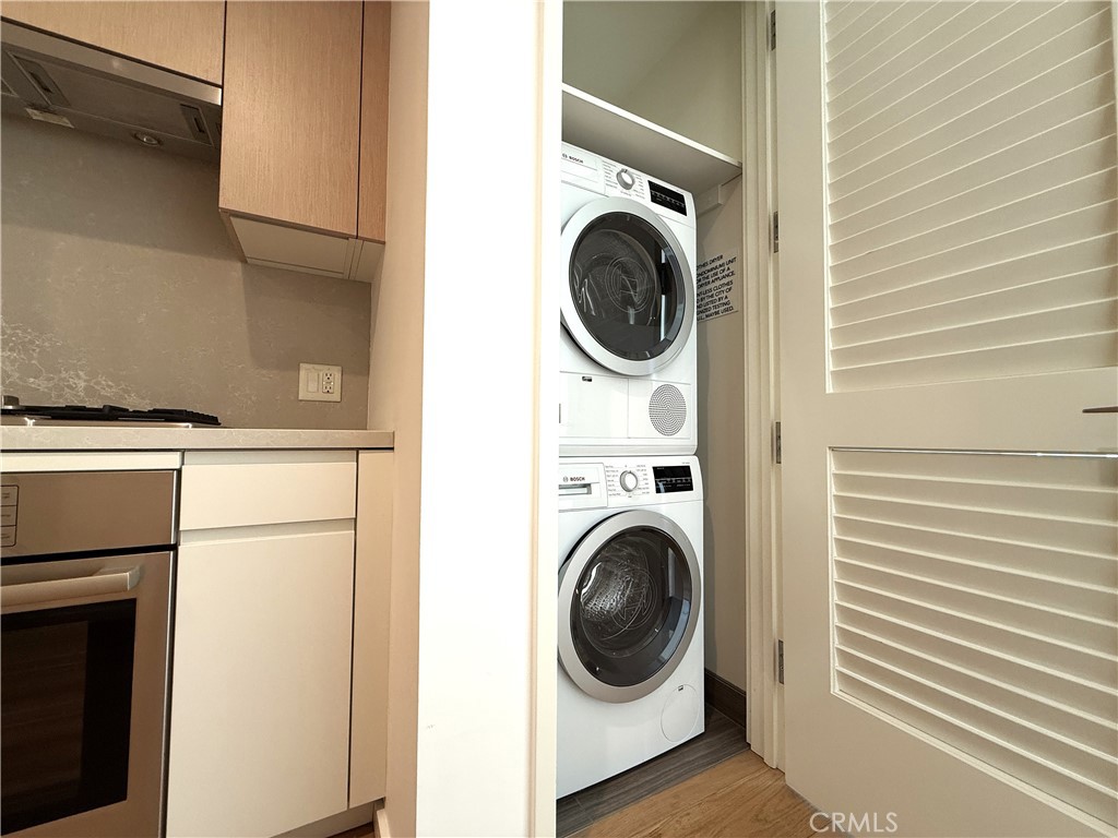 877 Francisco 517 Property Photo 13