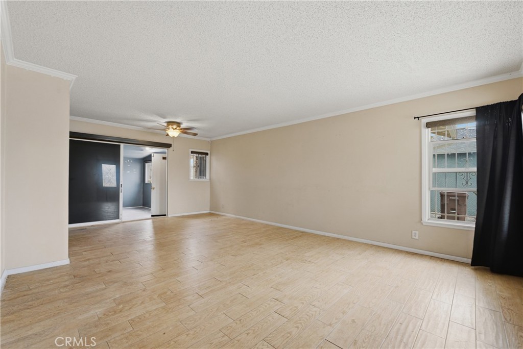 2412 W Tichenor Street Property Photo 3