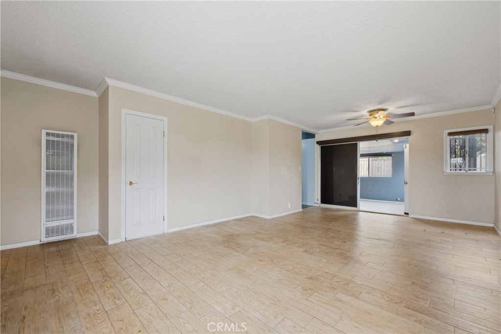 2412 W Tichenor Street Property Photo 4