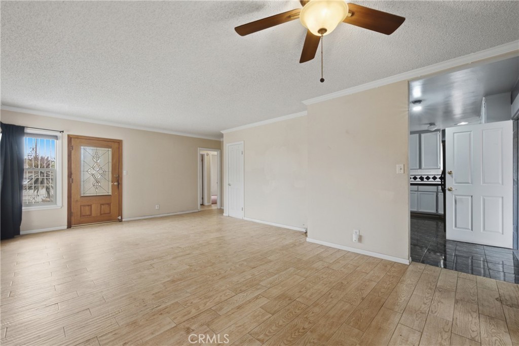 2412 W Tichenor Street Property Photo 5