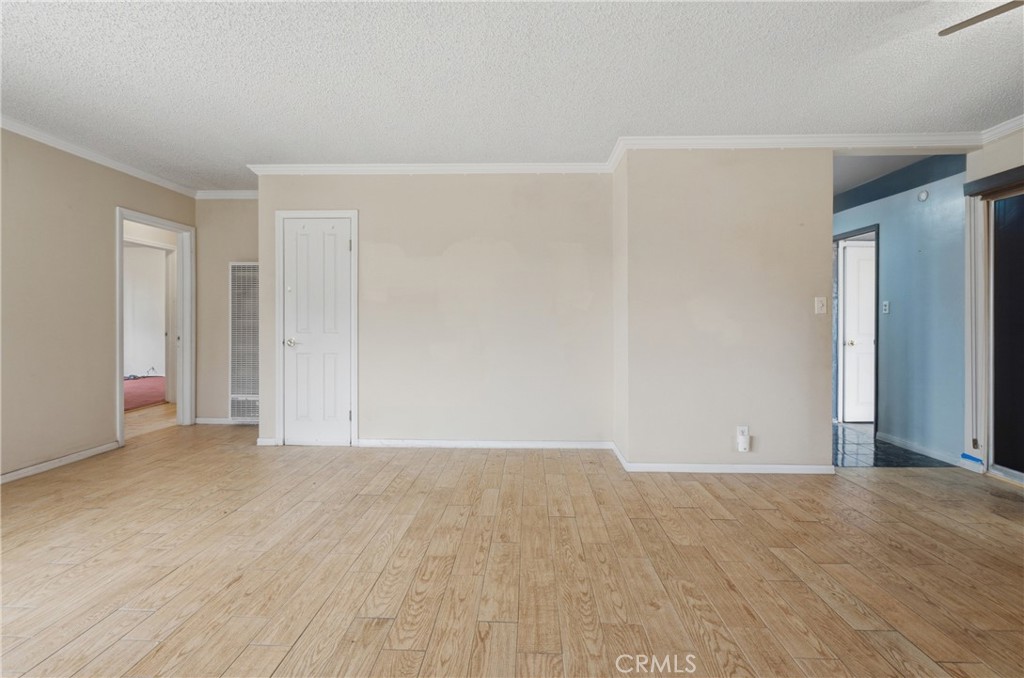 2412 W Tichenor Street Property Photo 8
