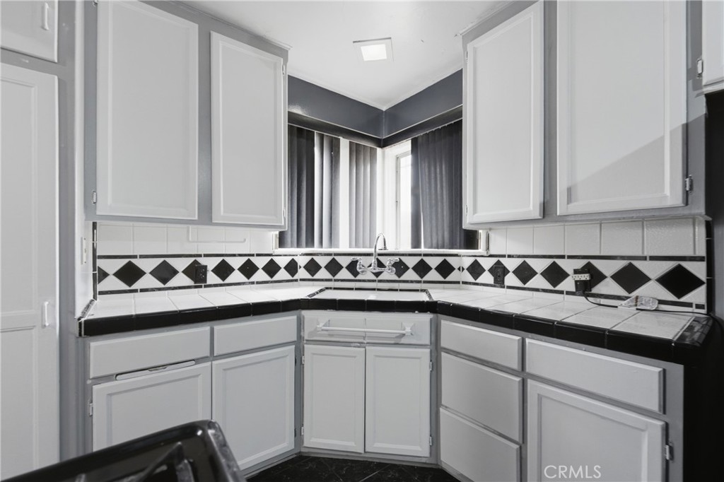 2412 W Tichenor Street Property Photo 10