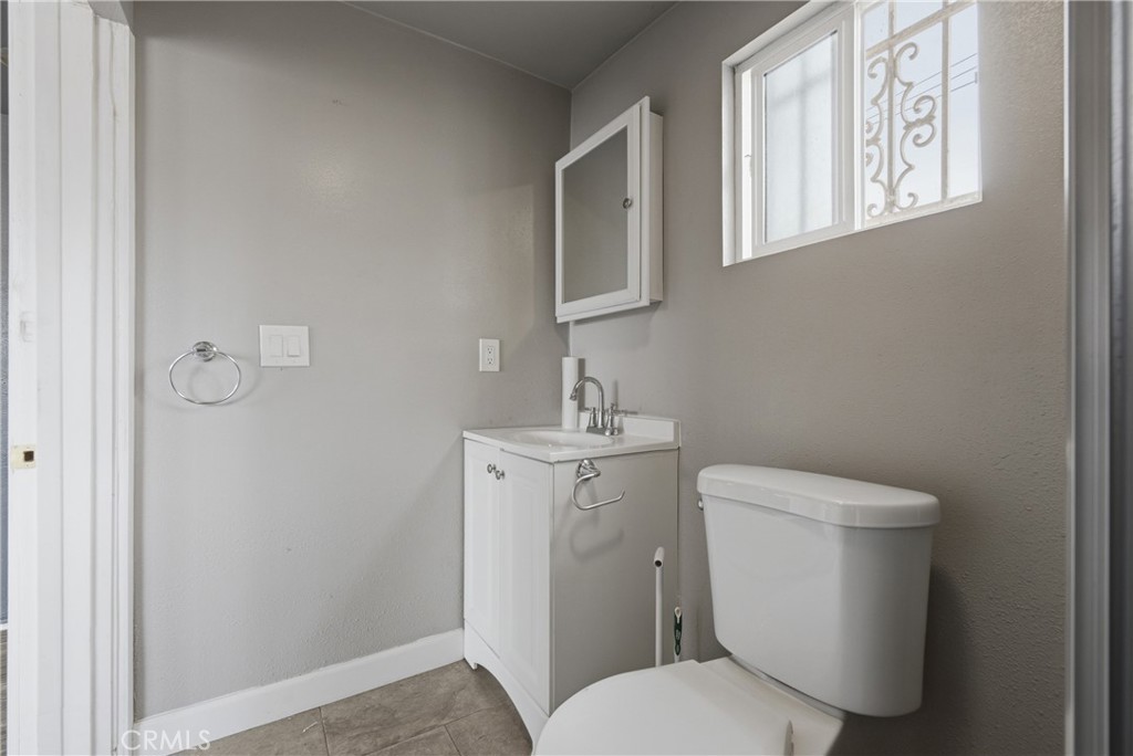 2412 W Tichenor Street Property Photo 27