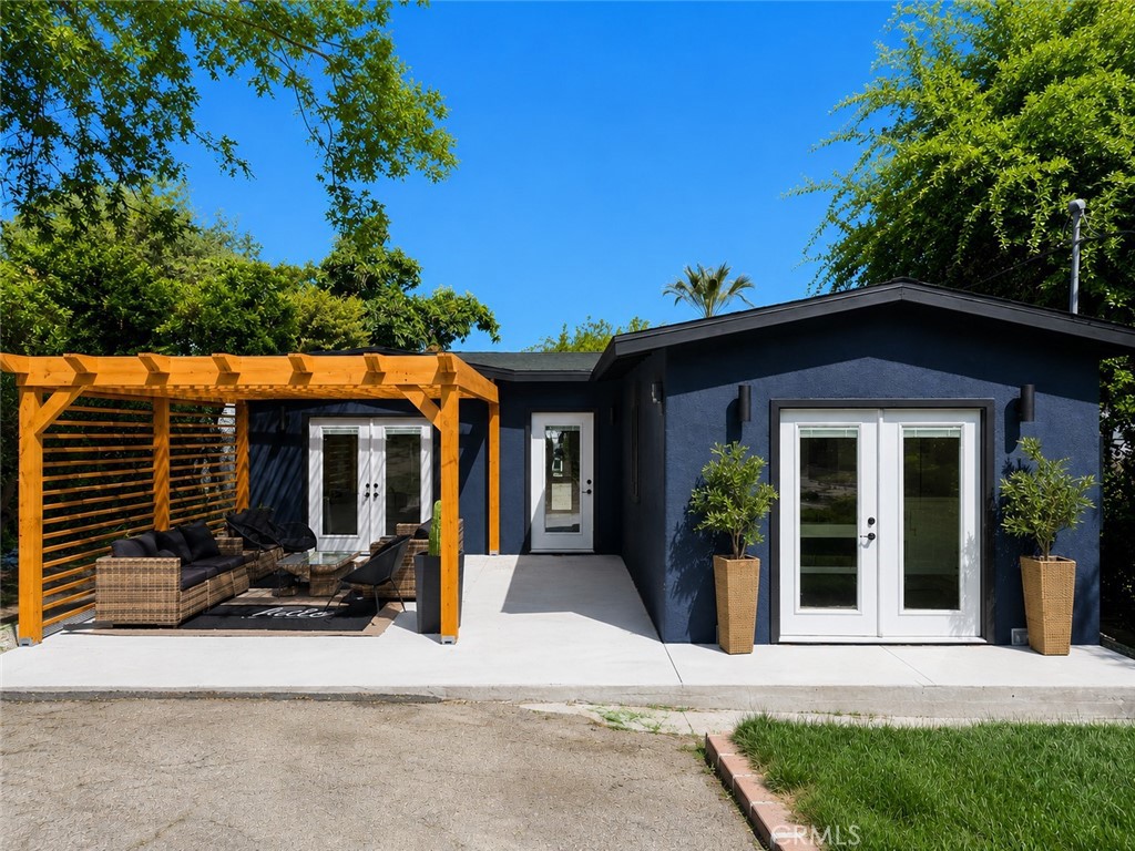 885 Montecito
