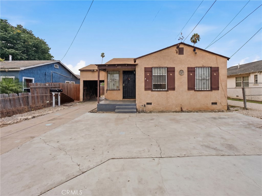 428 E Oaks Property Photo 3