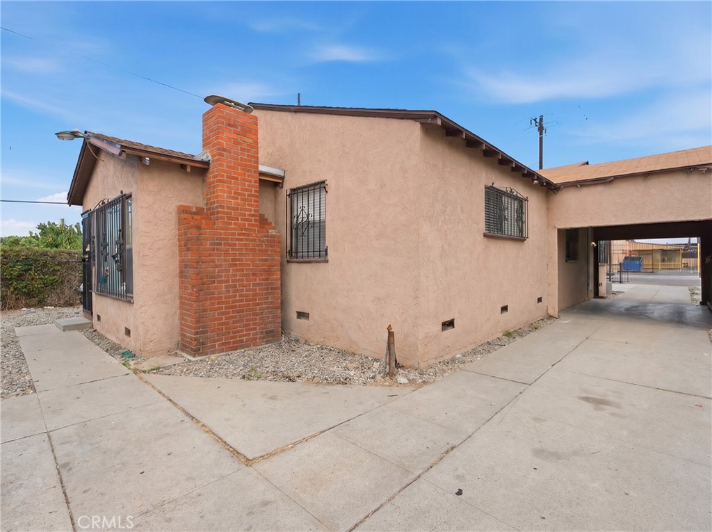 428 E Oaks Property Photo 4