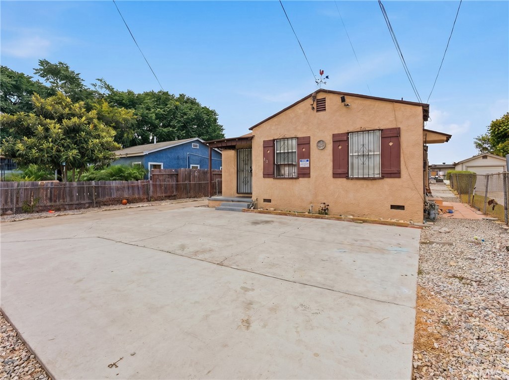 428 E Oaks Property Photo 5
