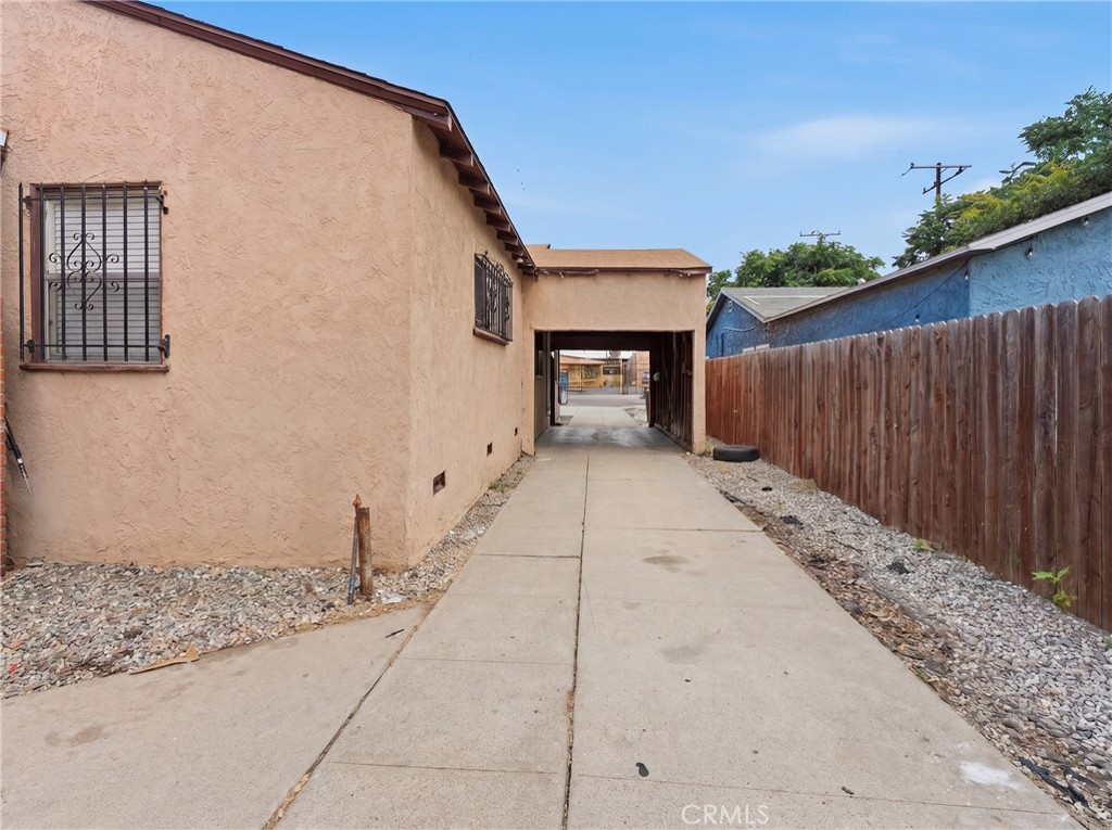 428 E Oaks Property Photo 6