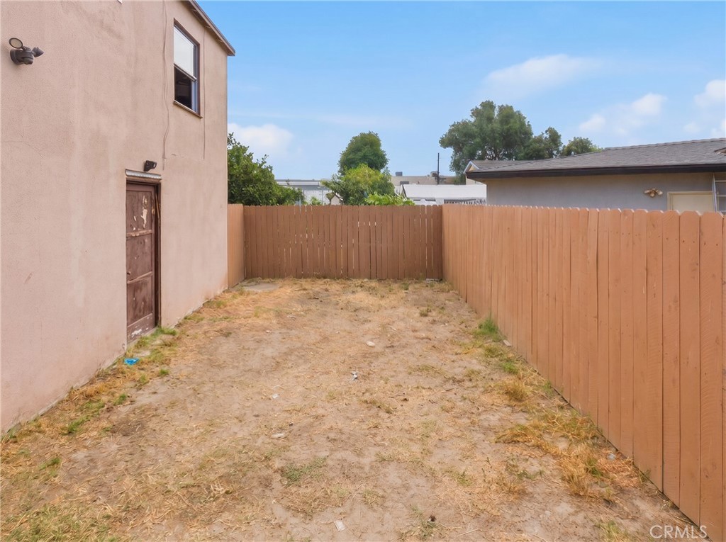 428 E Oaks Property Photo 8