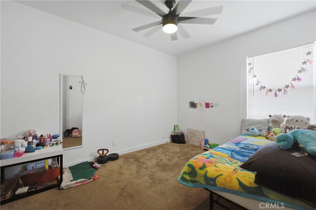 428 E Oaks Property Photo 33