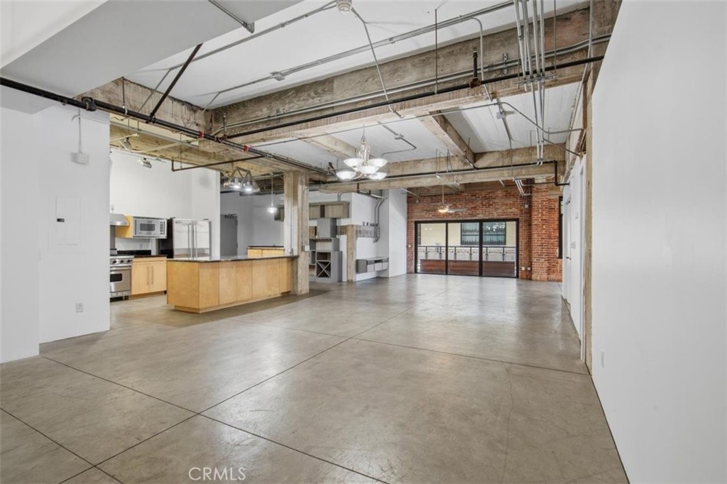 835 Locust Avenue 317 Property Photo 13