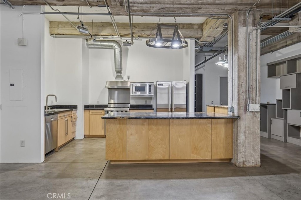 835 Locust Avenue 317 Property Photo 14