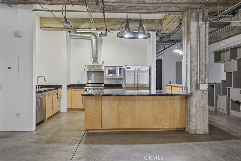 835 Locust Avenue 317 Property Photo 14