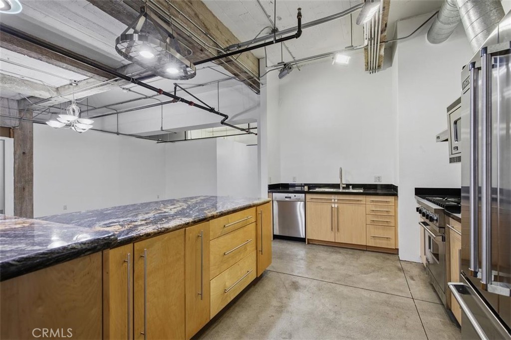 835 Locust Avenue 317 Property Photo 18