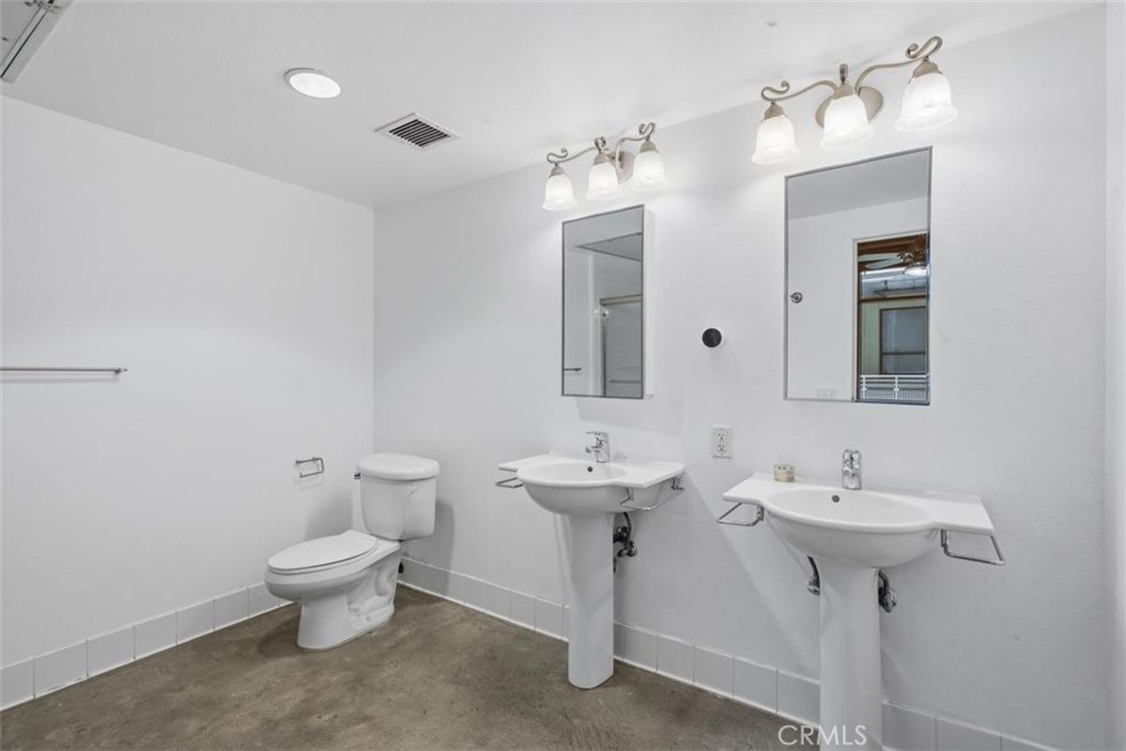 835 Locust Avenue 317 Property Photo 25